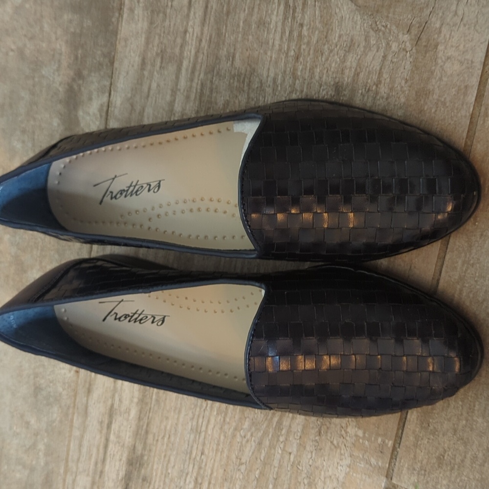 Women's Navy Blue Trotters "Liz"  Shoes Size 5 1/2